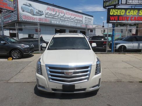 Used 2015 Cadillac Escalade Luxury AWD/4WD image 7