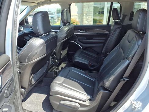 Used 2022 Jeep Grand Cherokee L Limited AWD/4WD image 23
