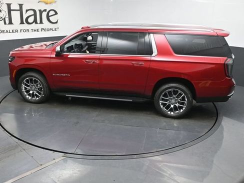 New 2026 Chevrolet Suburban Premier w/ Sun And Tow Package AWD/4WD image 22