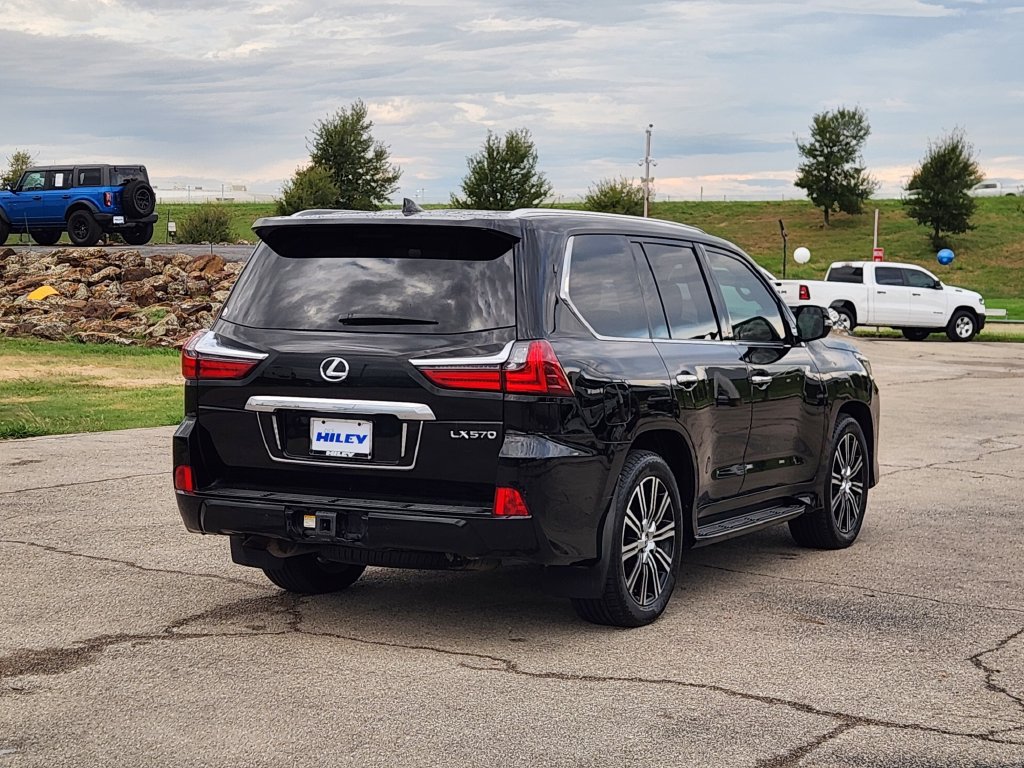 Used 2020 Lexus LX 570 4WD w/ Luxury Package image 7