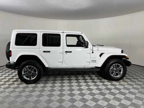 Used 2022 Jeep Wrangler Unlimited Sahara image 3