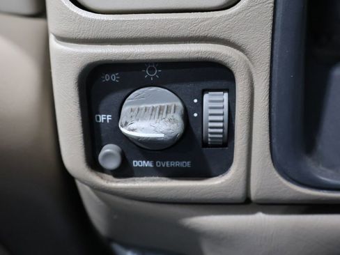 Used 1999 GMC Suburban 4WD w/ Marketing Opt Pkg 3 image 27