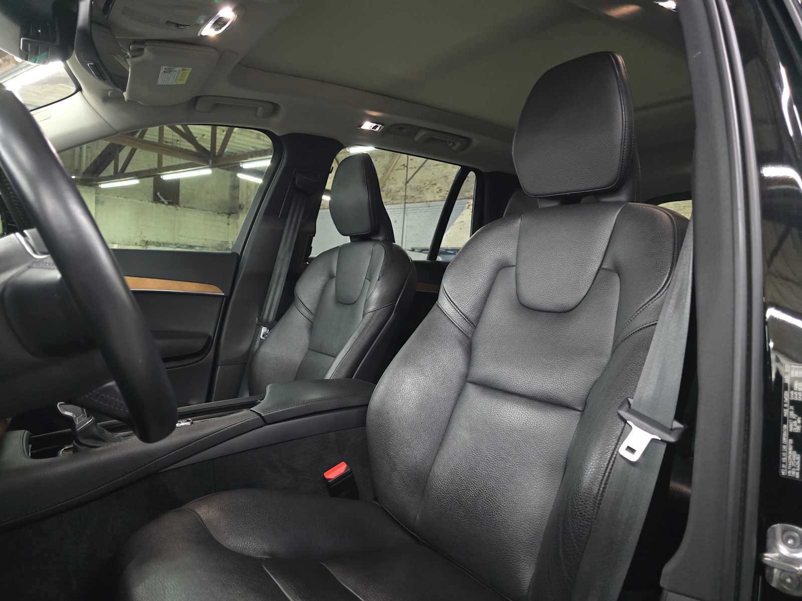 Used 2022 Volvo XC90 T6 Momentum w/ Climate Package AWD/4WD image 21