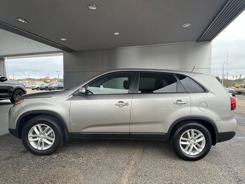 Used 2014 Kia Sorento LX image 5