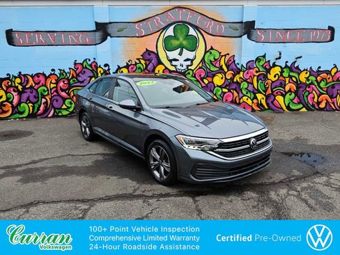Certified 2022 Volkswagen Jetta SE image 1