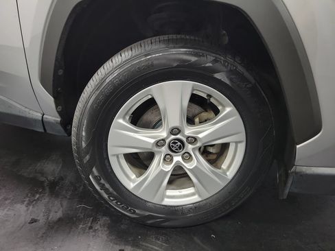 Used 2020 Toyota RAV4 XLE FWD image 10