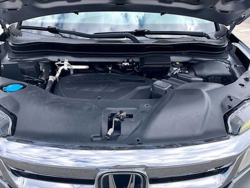 Used 2019 Honda Pilot Touring image 11