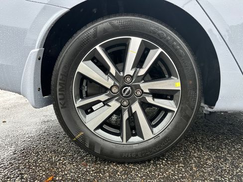 New 2025 Nissan Versa SV w/ Trunk Package image 17