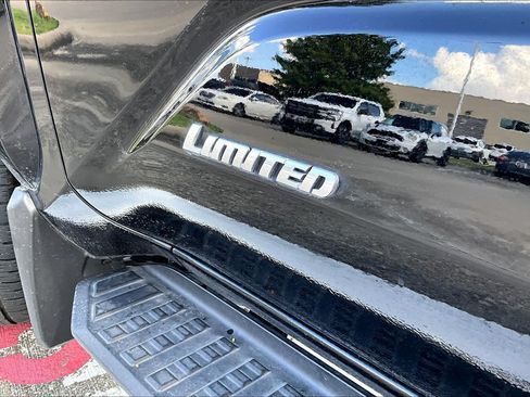 Used 2025 Toyota 4Runner Limited AWD/4WD image 9