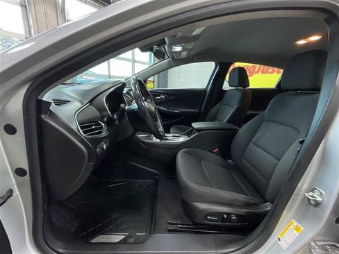 Used 2017 Chevrolet Malibu LT FWD image 11