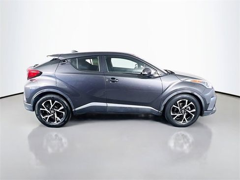 Used 2018 Toyota C-HR XLE image 8