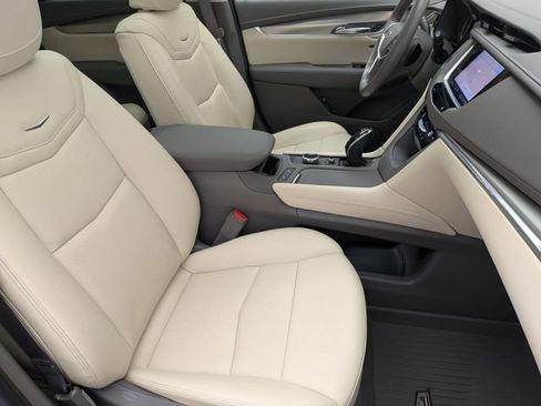 Certified 2024 Cadillac XT5 Premium Luxury w/ LPO, Floor Liner Package AWD/4WD image 27