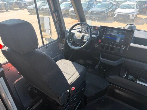 Used 2025 Chevrolet Brightdrop 400 w/ Power Door Package FWD image 11