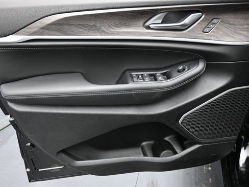 New 2026 Jeep Grand Cherokee Limited image 9