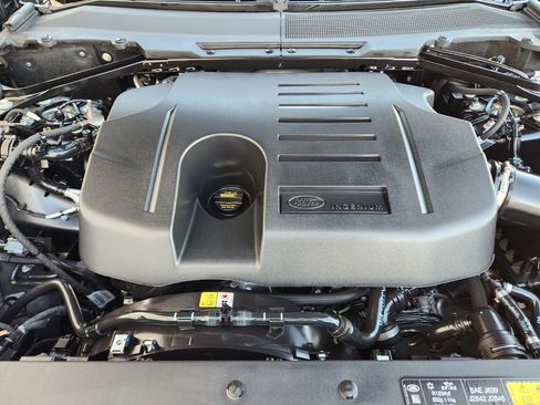 Certified 2025 Land Rover Defender 110 S image 32