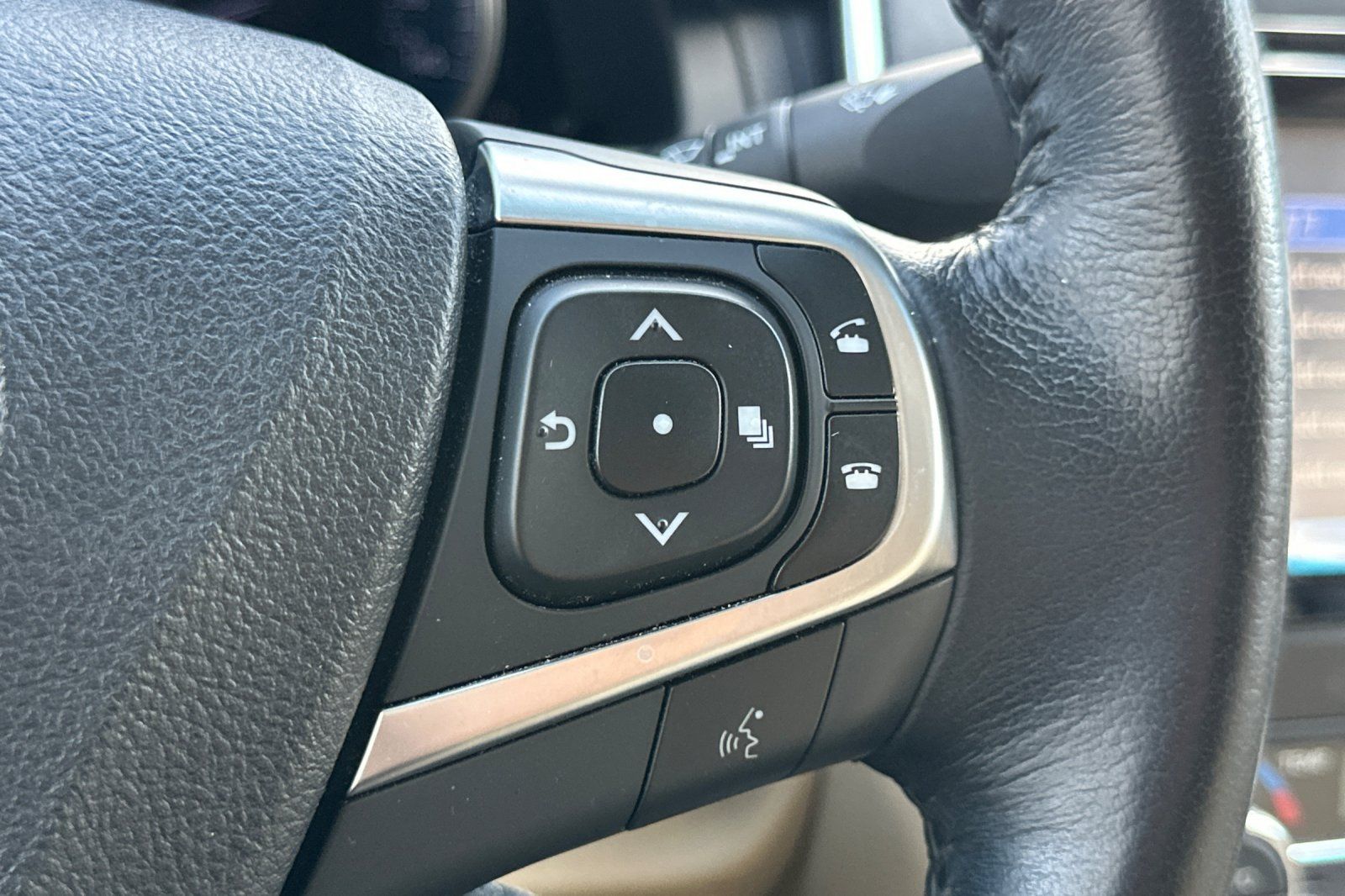 Used 2015 Toyota Camry XLE FWD image 35