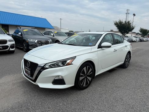 Used 2022 Nissan Altima 2.5 SV w/ SV Premium Package AWD/4WD image 4