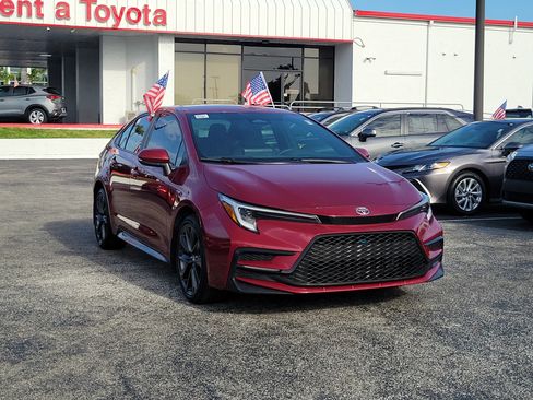 Used 2024 Toyota Corolla SE FWD image 2