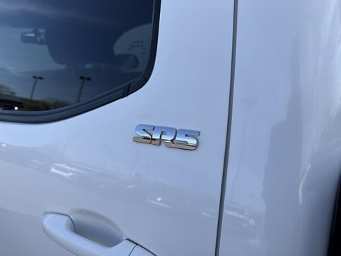 Used 2017 Toyota Tacoma SR5 image 3