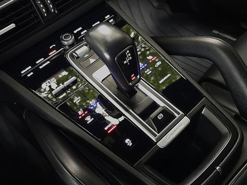 Used 2023 Porsche Cayenne Platinum Edition image 55