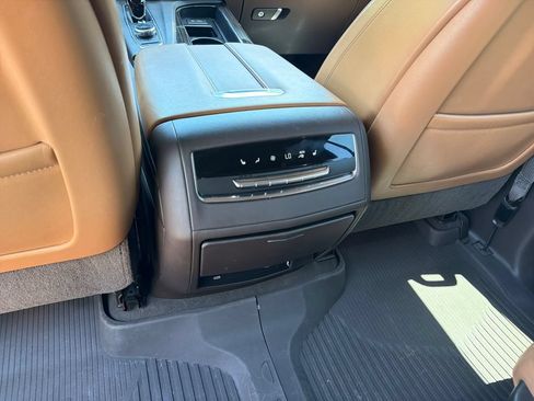 Used 2021 Cadillac Escalade ESV Premium Luxury AWD/4WD image 35