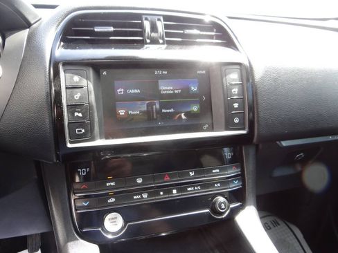 Used 2017 Jaguar F-PACE Premium AWD/4WD image 19