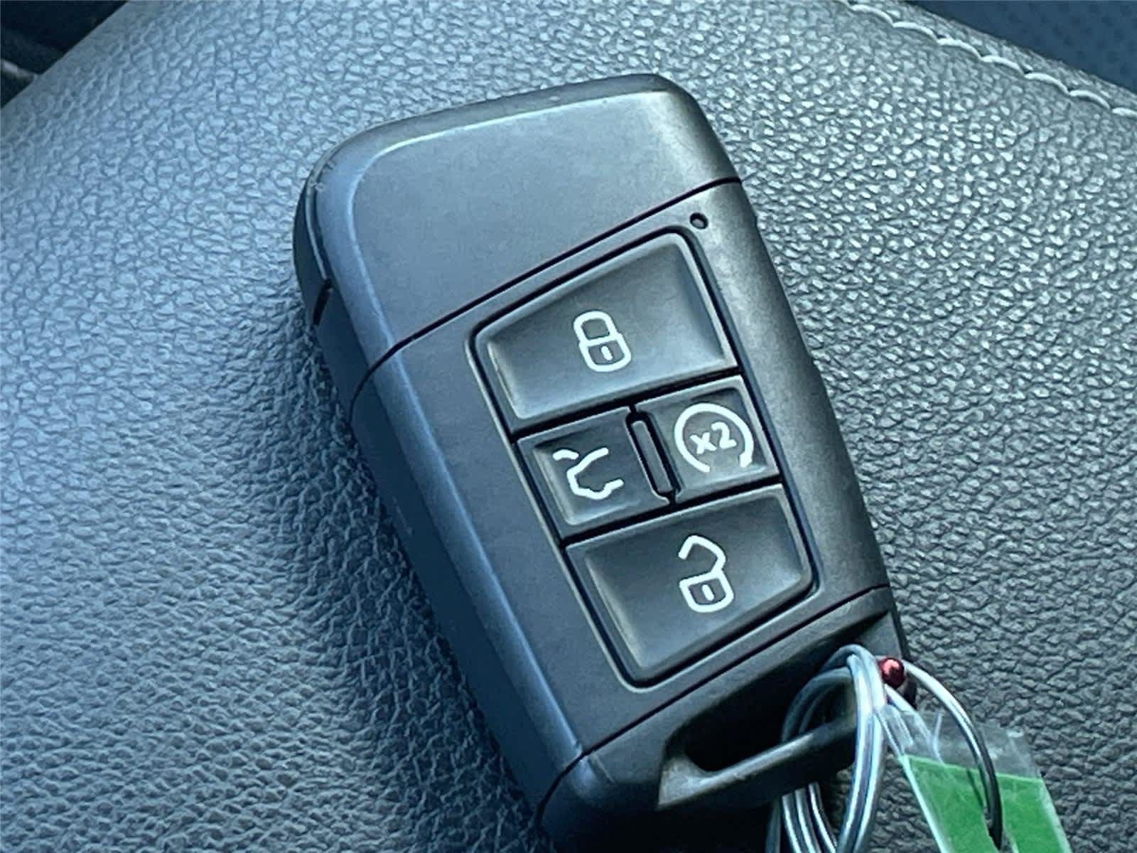 Used 2022 Volkswagen Tiguan SEL R-Line AWD/4WD image 32