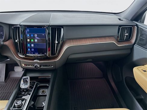 Used 2023 Volvo XC60 B5 Ultimate w/ Climate Package image 20