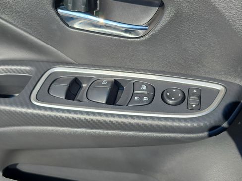 New 2025 Nissan Versa SR w/ Trunk Package FWD image 24