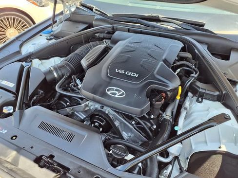 Used 2015 Hyundai Genesis 3.8 RWD image 8