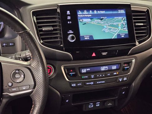 Used 2025 Honda Passport TrailSport image 18