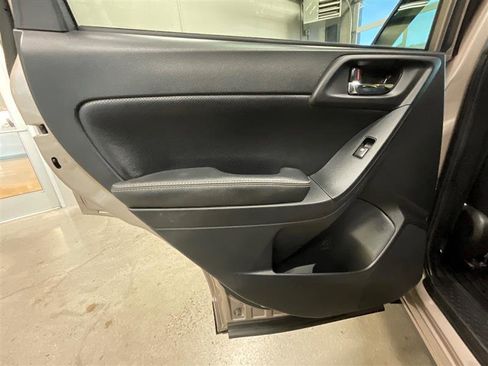 Used 2015 Subaru Forester 2.5i Limited image 17