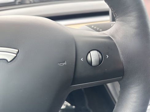 Used 2023 Tesla Model 3 Standard Range image 16