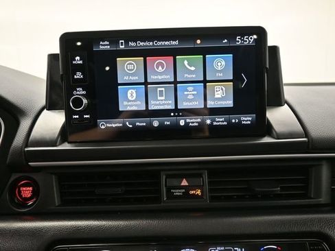 Used 2024 Honda Pilot Touring image 4