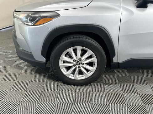 Used 2022 Toyota Corolla Cross LE FWD image 11