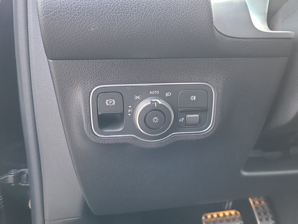 Used 2024 Mercedes-Benz GLB 250 image 25