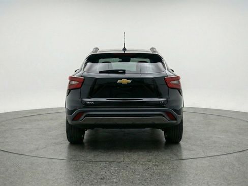 Used 2025 Chevrolet Trax LT image 7