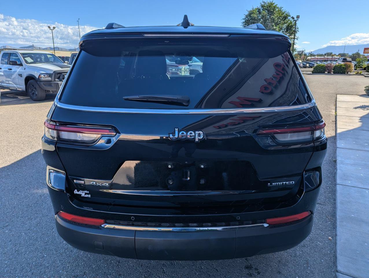 Used 2023 Jeep Grand Cherokee L Limited w/ Trailer Tow Group (B) AWD/4WD image 4