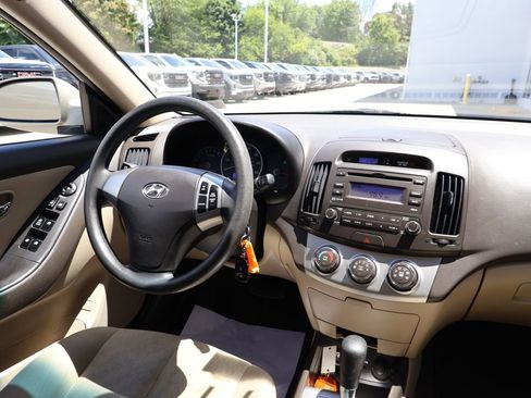 Used 2010 Hyundai Elantra GLS FWD image 22