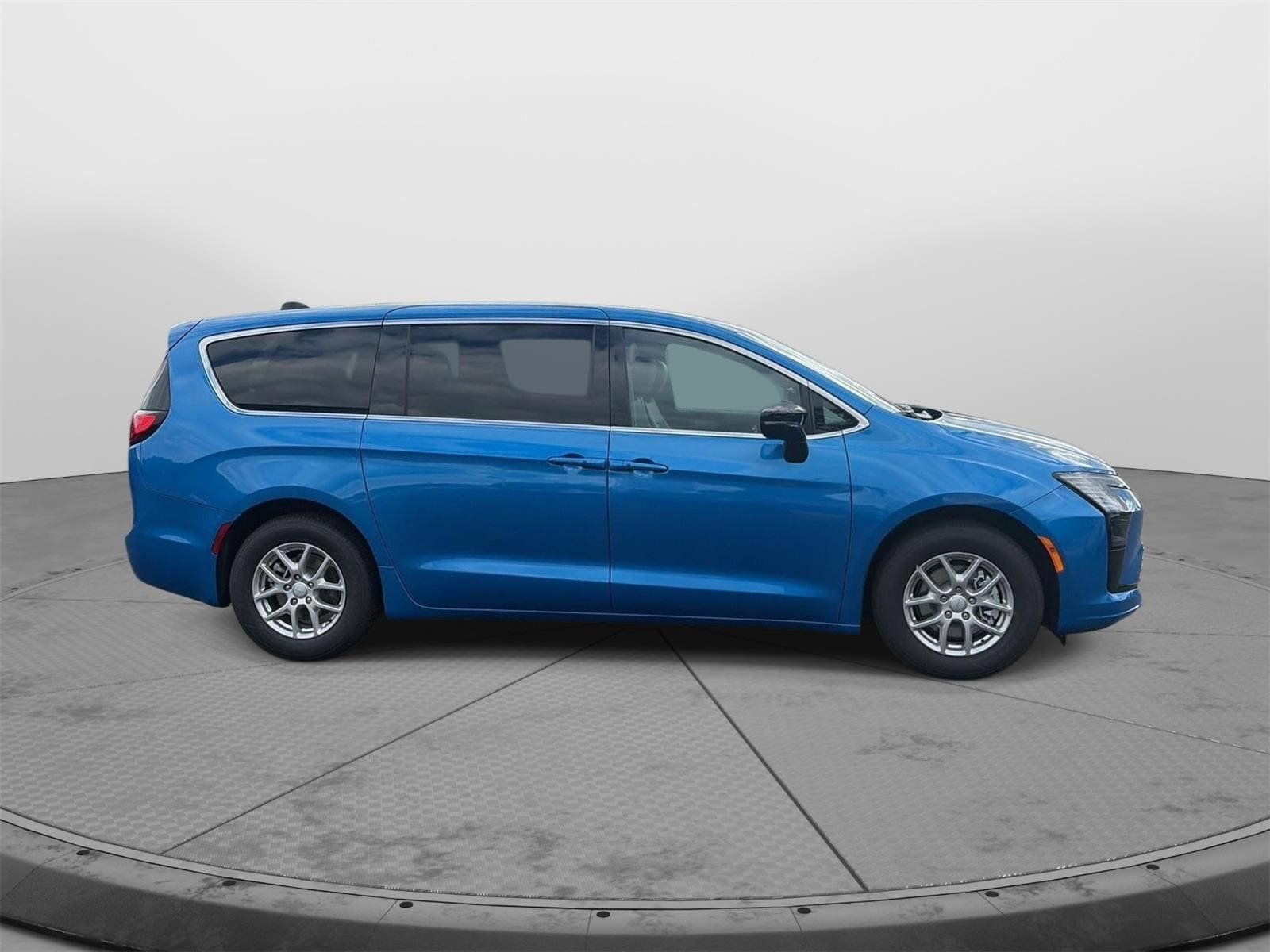 New 2027 Chrysler Pacifica Select FWD image 7