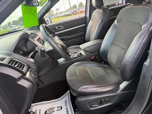 Used 2019 Ford Explorer XLT w/ Equipment Group 202A AWD/4WD image 9