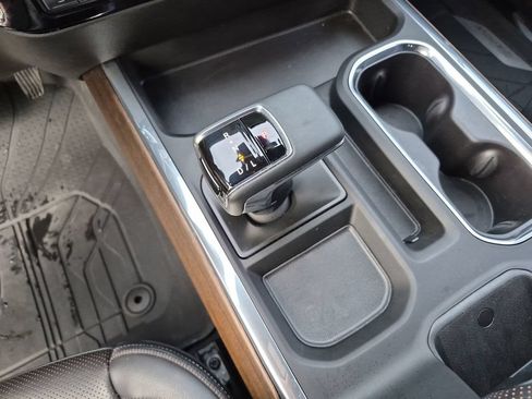 Used 2024 Chevrolet Silverado 1500 High Country w/ High Country Premium Package RWD image 32