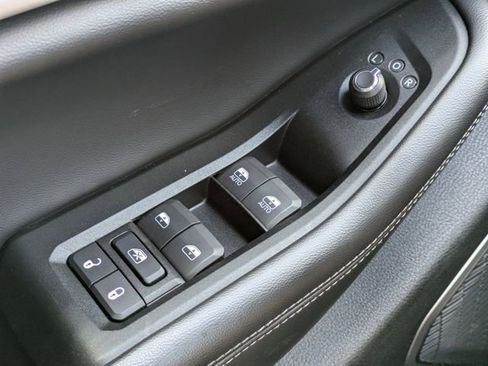 Certified 2025 Jeep Grand Cherokee Limited w/ Luxury Tech Group II image 18