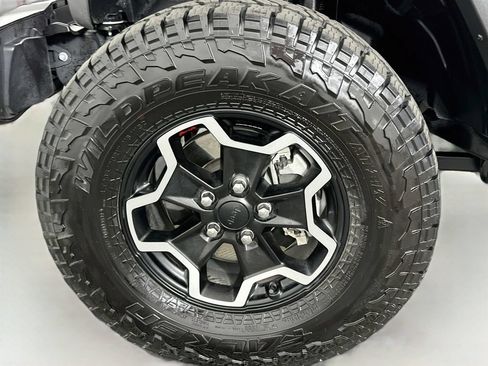 Used 2023 Jeep Gladiator Rubicon w/ Cold Weather Group AWD/4WD image 32