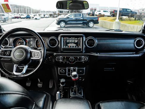 Used 2018 Jeep Wrangler Unlimited Sahara image 30