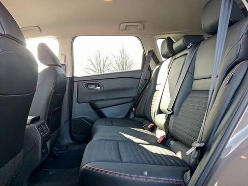 Used 2025 Nissan Rogue SV AWD/4WD image 10
