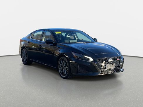 Used 2024 Nissan Altima 2.0 SR image 3