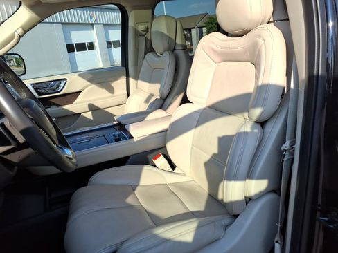 Used 2019 Lincoln Navigator Reserve AWD/4WD image 16