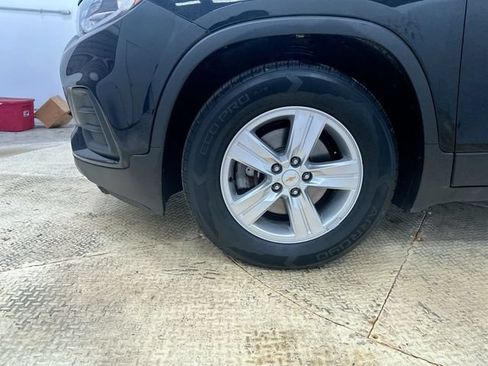 Used 2020 Chevrolet Trax LT w/ LT Convenience Package FWD image 19