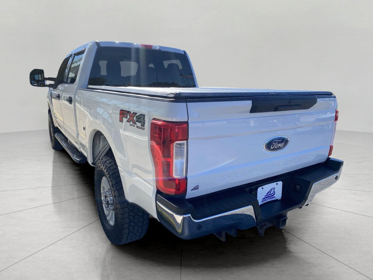 Used 2017 Ford F250 XLT w/ XLT Value Package AWD/4WD image 9